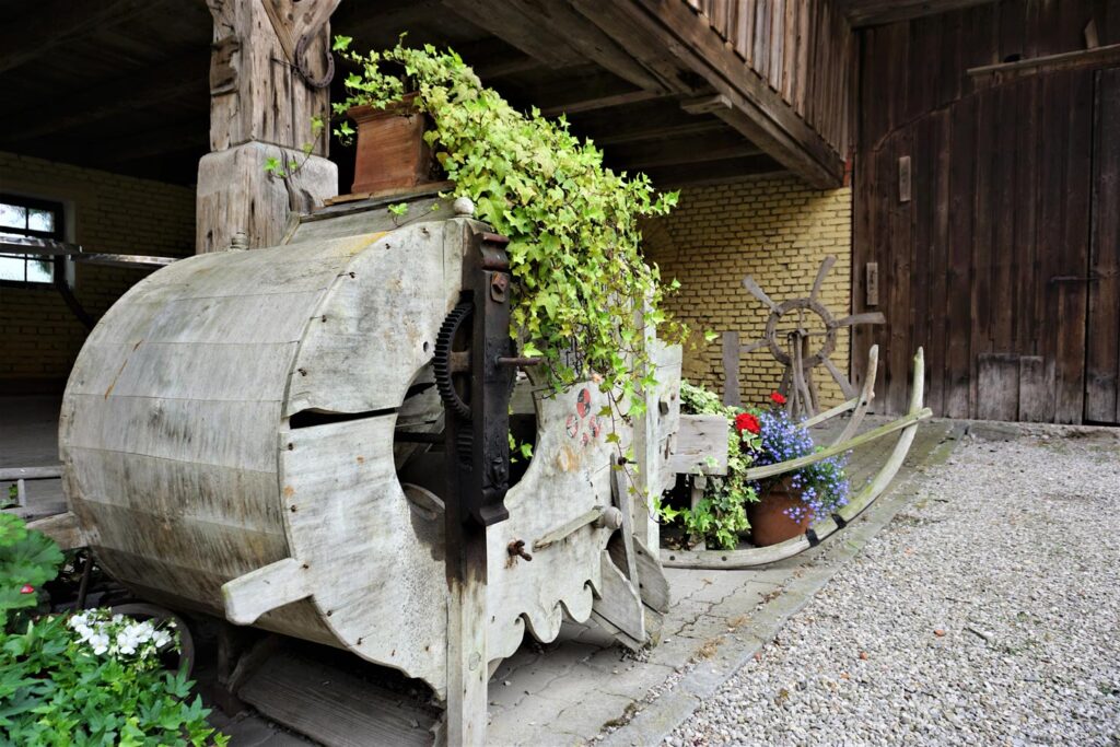 Regionale Spezialitäten beim Mostheuriger genießen